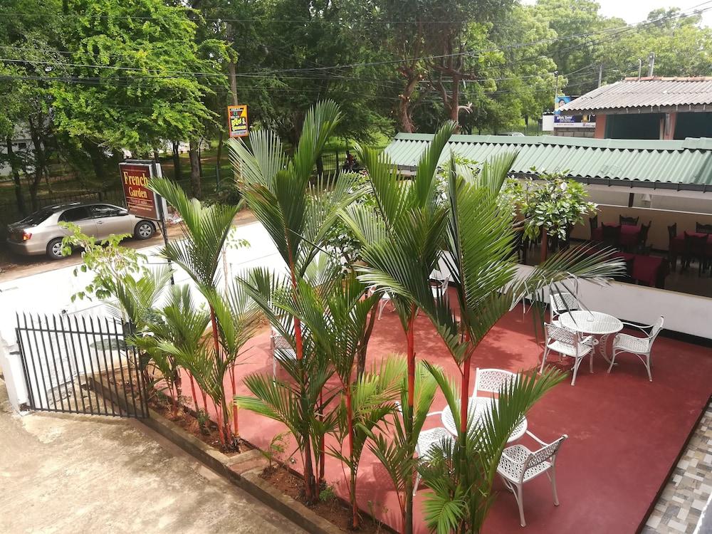 French Garden Tourist Rest Hotel Anuradhapura Eksteriør billede