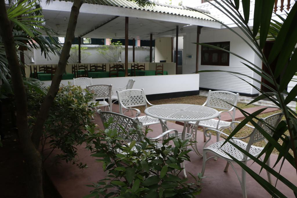 French Garden Tourist Rest Hotel Anuradhapura Eksteriør billede